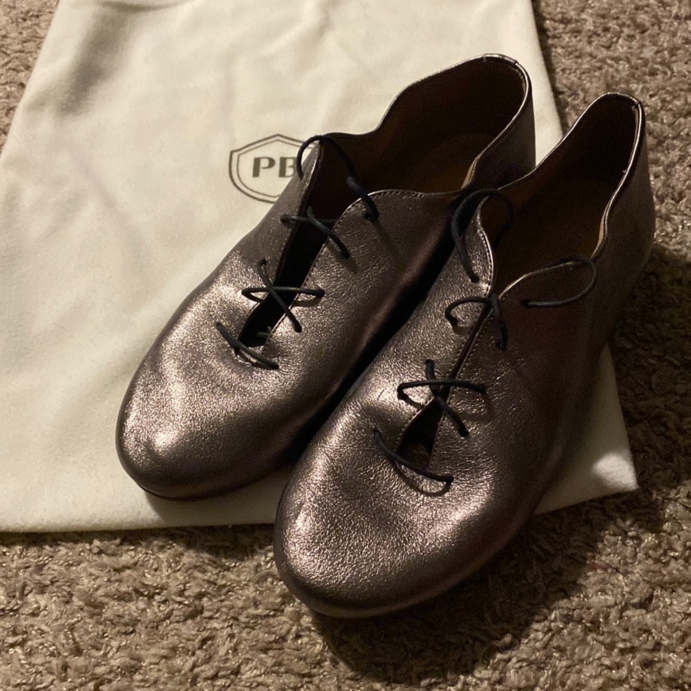 Super Soft Metallic Poppy Barley lace-up Oxford flats